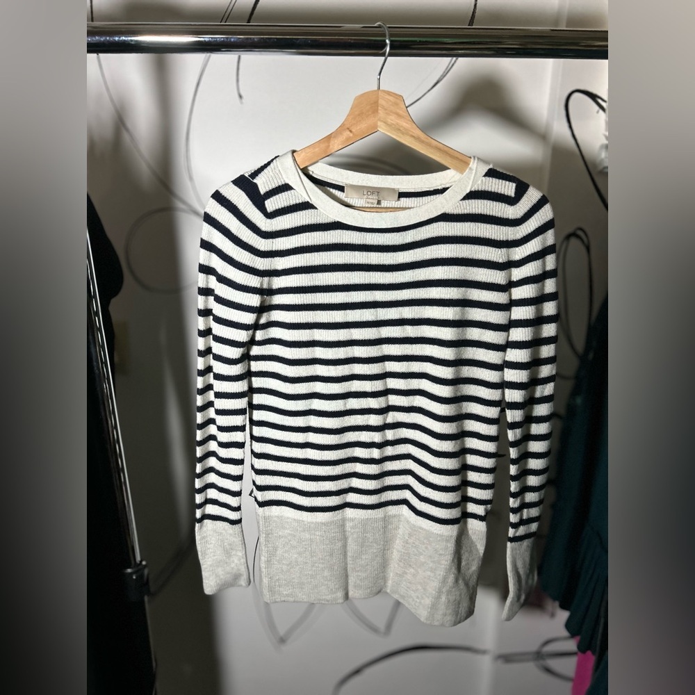 Loft Navy and White w/Gray Colorblock Sweater Women’s XS Soft Knit Crew Neck